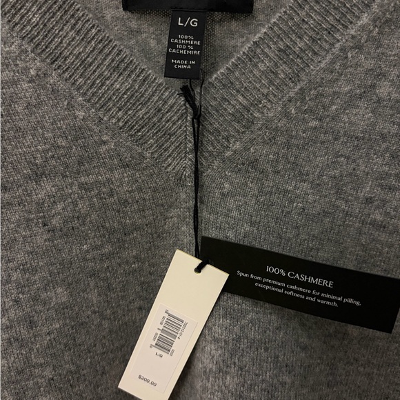 Banana Republic 100% Cashmere V-Neck Sweater in Gray - Picture 2 of 6